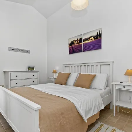 Samanta With Private Pool & Vineyard Views Βίλα
