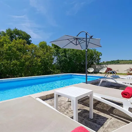 Villa Samanta With Private Pool & Vineyard Views