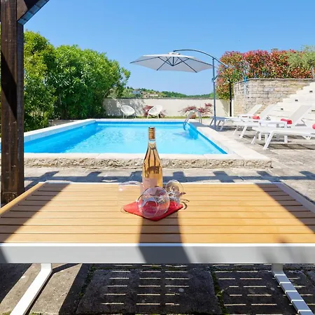 Villa Villa Samanta With Private Pool & Vineyard Views Momjan
