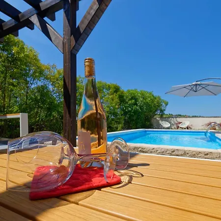 Villa Samanta With Private Pool & Vineyard Views