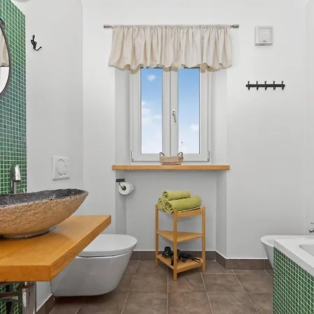 Samanta With Private Pool & Vineyard Views